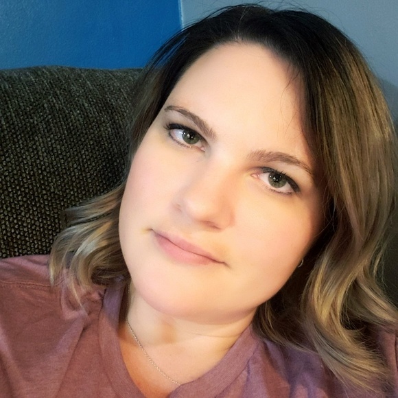 Meet your Posher, Lindsey - Picture 1 of 1